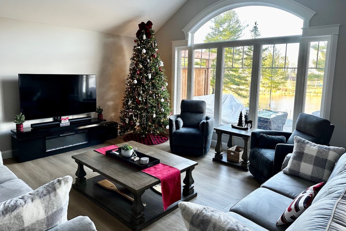 Waterfront Retreat with Open Concept gallery image 2