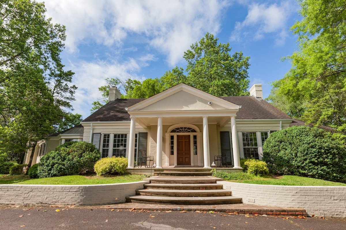 $4M – 9,000ft Belle Meade Estate w/ Pool gallery image 4