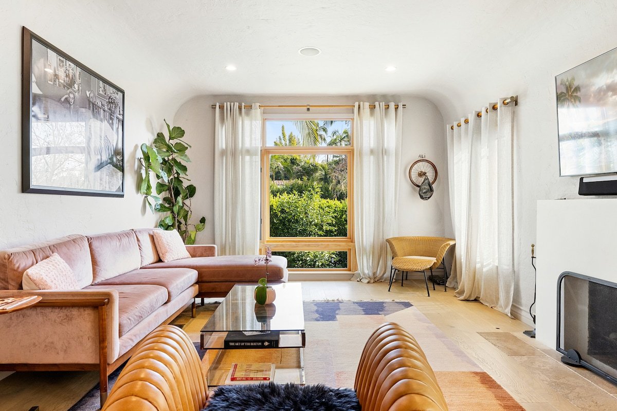 Spanish Bungalow in Trendy Los Feliz For Families gallery image 2