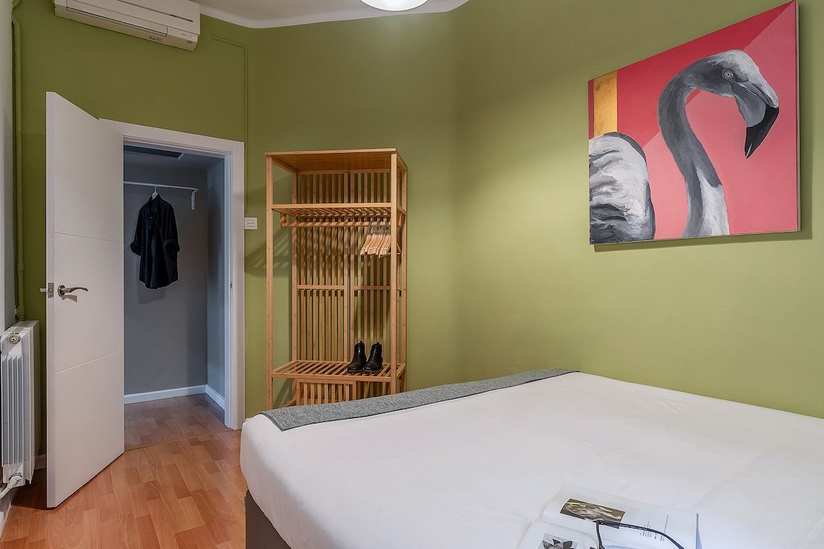 Beautiful apartment near Sagrada Familia gallery image 5