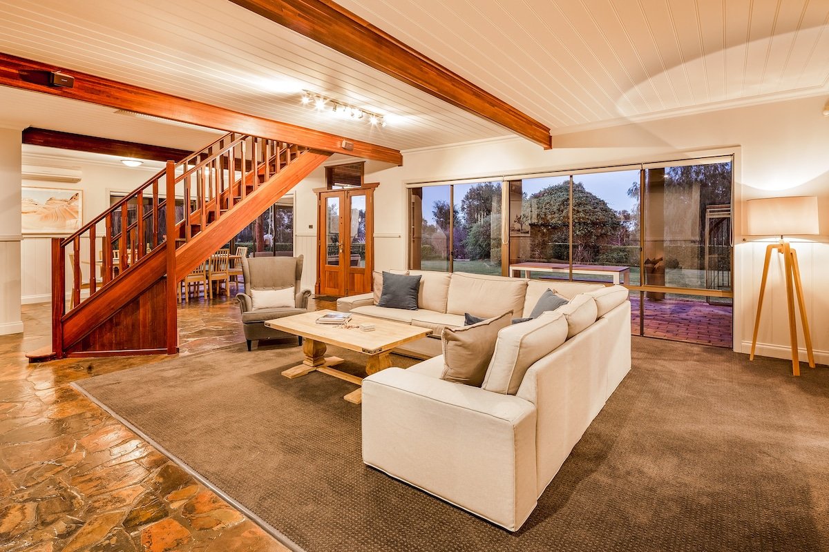 The Manor: Family Country Retreat Near the Coast gallery image 3