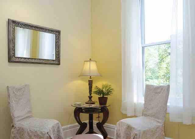 BuckTown/WickerPark House with yard & garage. gallery image 4