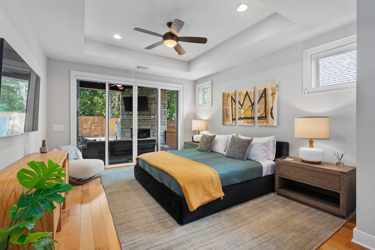 Zilker Home, Heated Pool, Hot Tub, Fire Pit gallery image 4