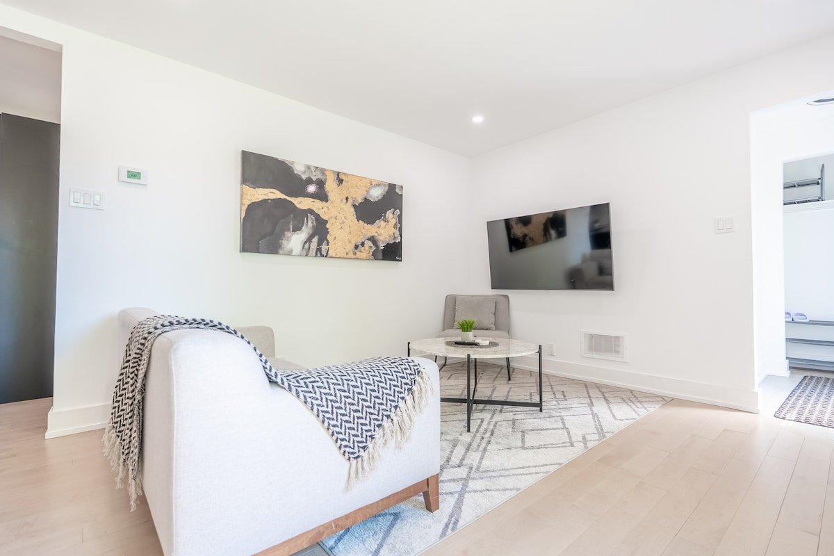 5BR Home in Nepean Ottawa gallery image 4