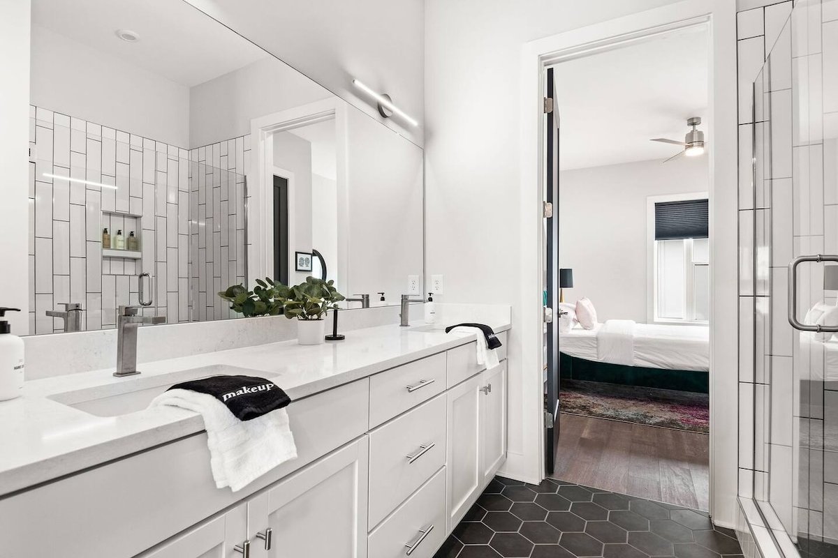 The Venue *Entire 4 Unit Building* gallery image 3