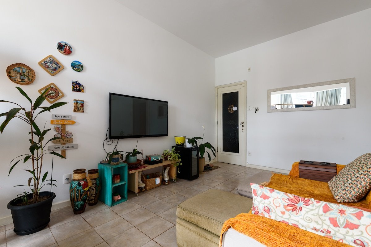 Apto Ano Novo na quadra do metrô3km de Copacabana gallery image 3