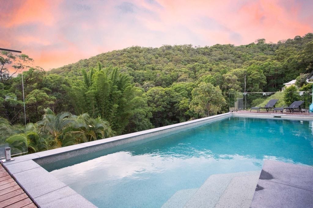 Skybolt Escape – Heated Pool, Pet on app gallery image 2