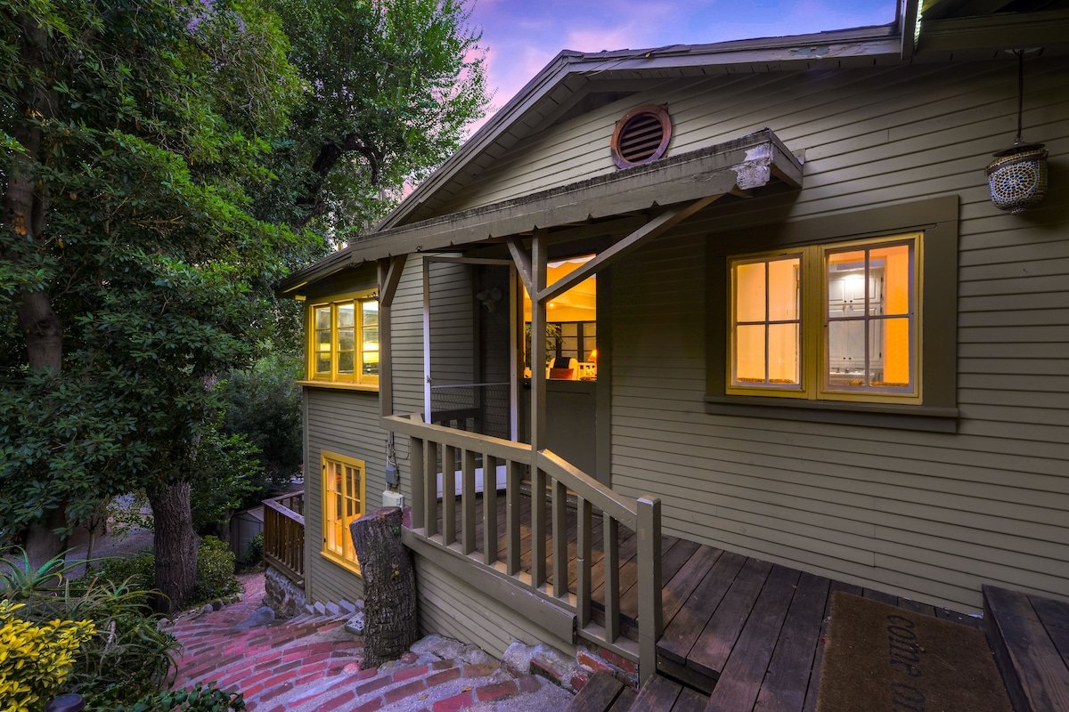 Peaceful and romantic cottage in topanga Canyon gallery image 3