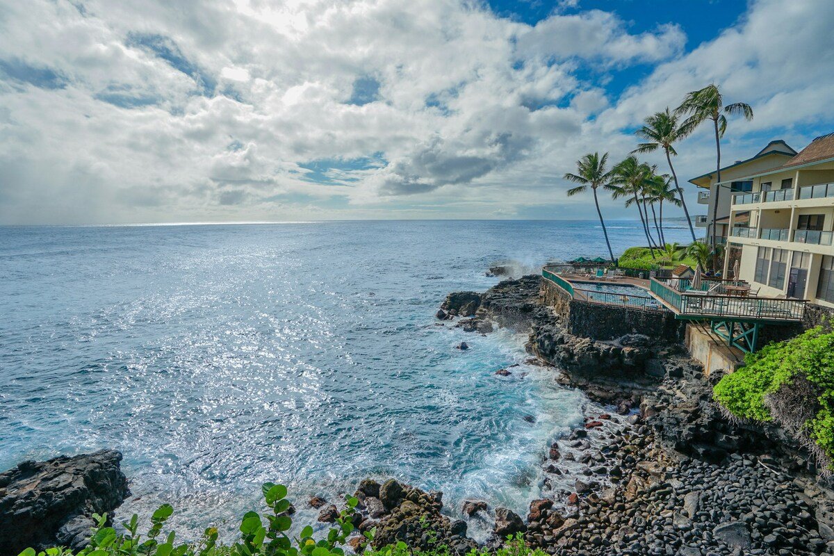 2BR oceanfront condo with pool & lanai gallery image 4