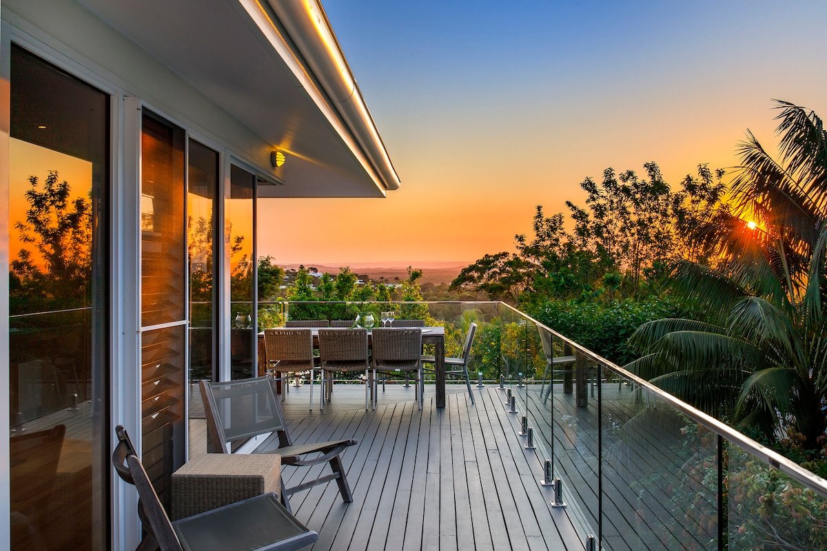 Sophisticated coastal sanctum with panoramic views gallery image 3