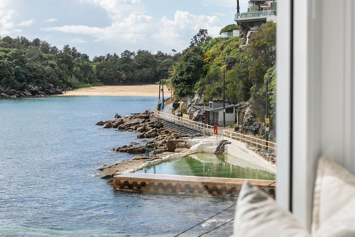 Luxury Manly Oceanfront Getaway gallery image 3