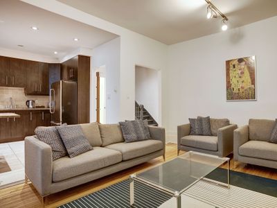 Renovated 6 Bedroom Apt Downtown Near Festivals