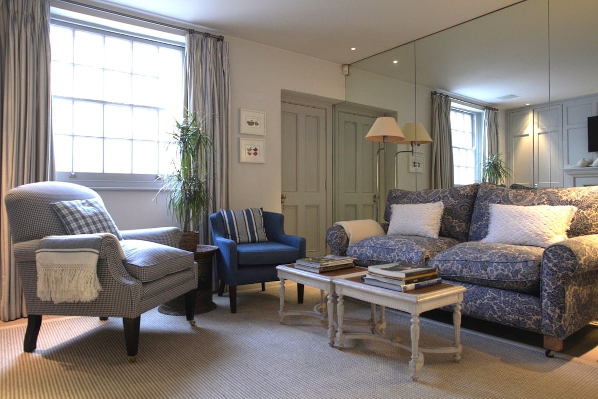 3 bed Chelsea Townhouse near Harrods & Kings Road gallery image 2