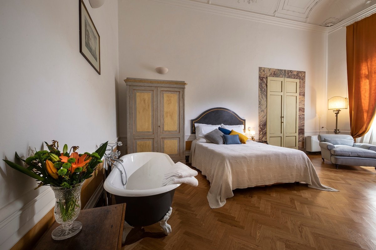 Gorgeous Florentine apartment gallery image 4