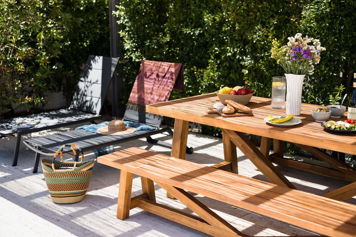 Relaxing home with pine trees, quiet garden & pool gallery image 3