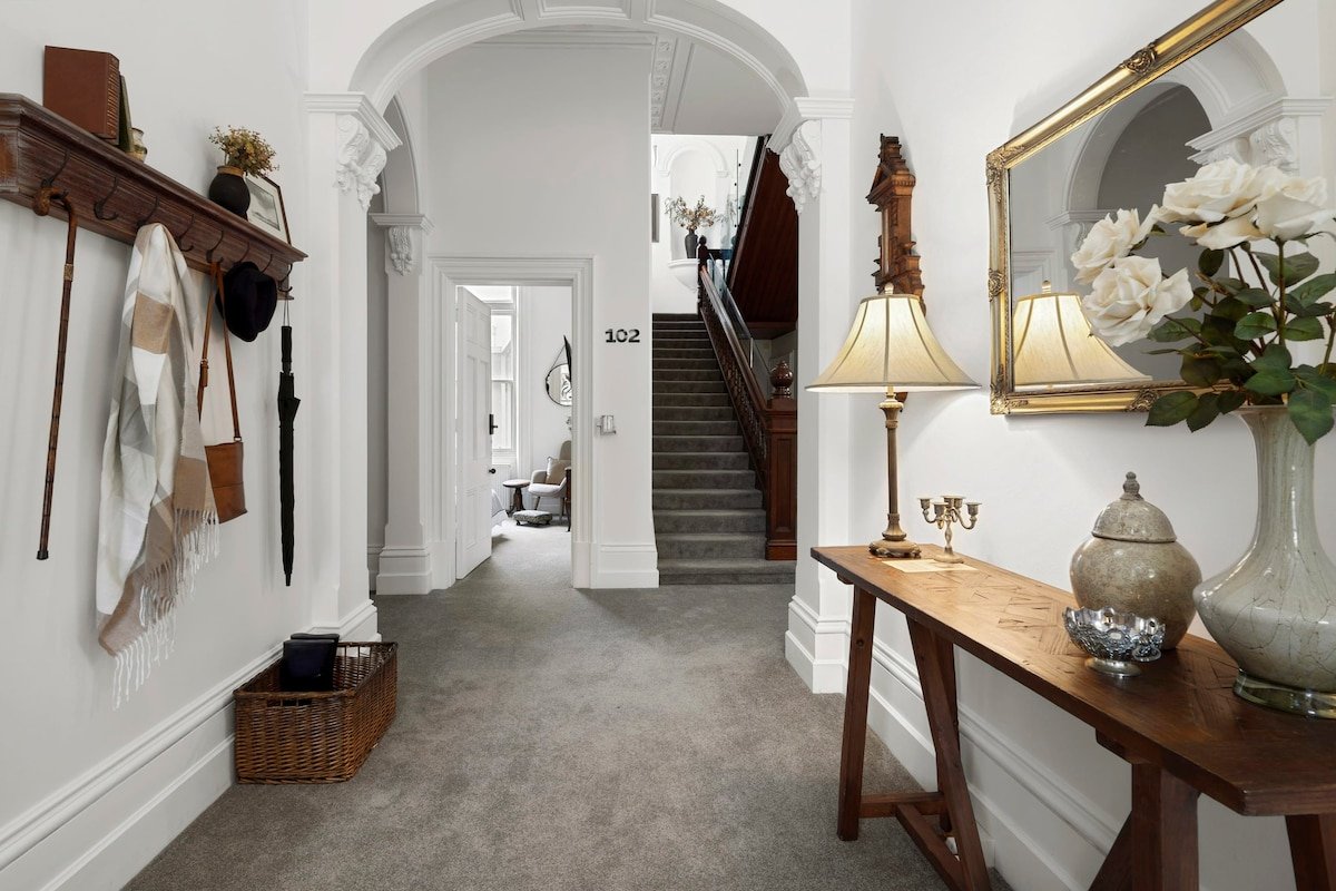 Myer’s Manor I Entire Mansion in Geelong CBD gallery image 4