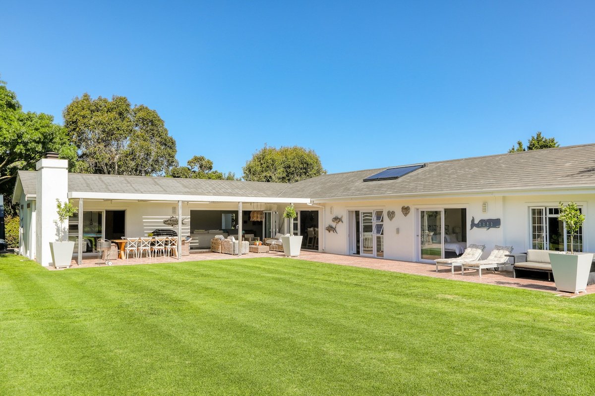 Family-Friendly 4-Bedroom Home in Constantia gallery image 3