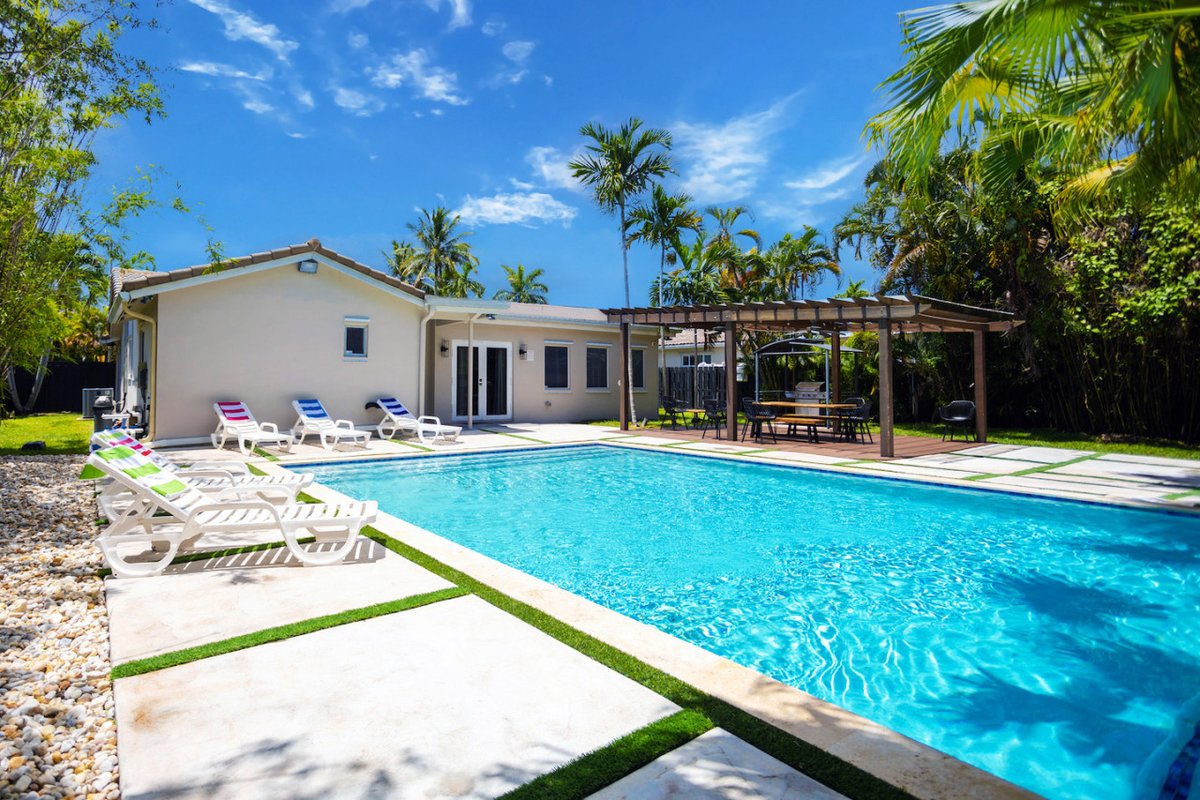 Deluxe 5BR/3BA Villa in Hollywood Lakes near Beach