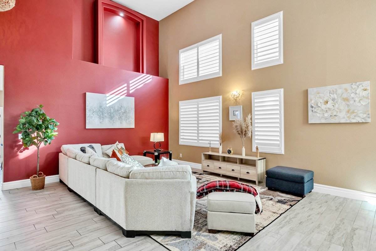 The Athena | 5 Bedrooms 4 Baths | 15 mins to Strip gallery image 5