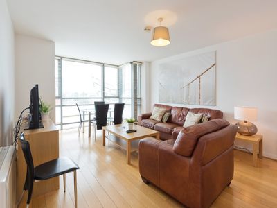 SMITHFIELD SQUARE SUPER 2 BED SPACIOUS APT 31C..