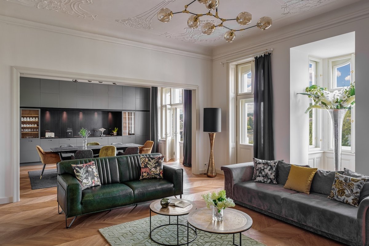 Three Bedroom Apartment with Balcony and Fireplace gallery image 2