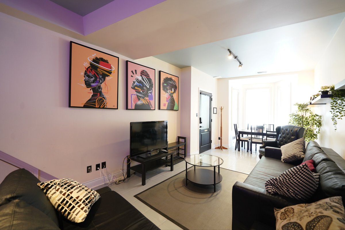 Unique King West Casa Sleeps 14 With 2 Parking