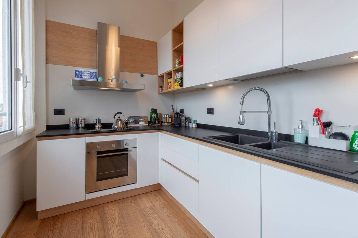 Brera Skyline! 4 person apartment 6th floor gallery image 4