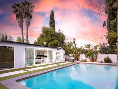 Los Angeles 4-BR Home | Pool | BBQ | Sleeps 10