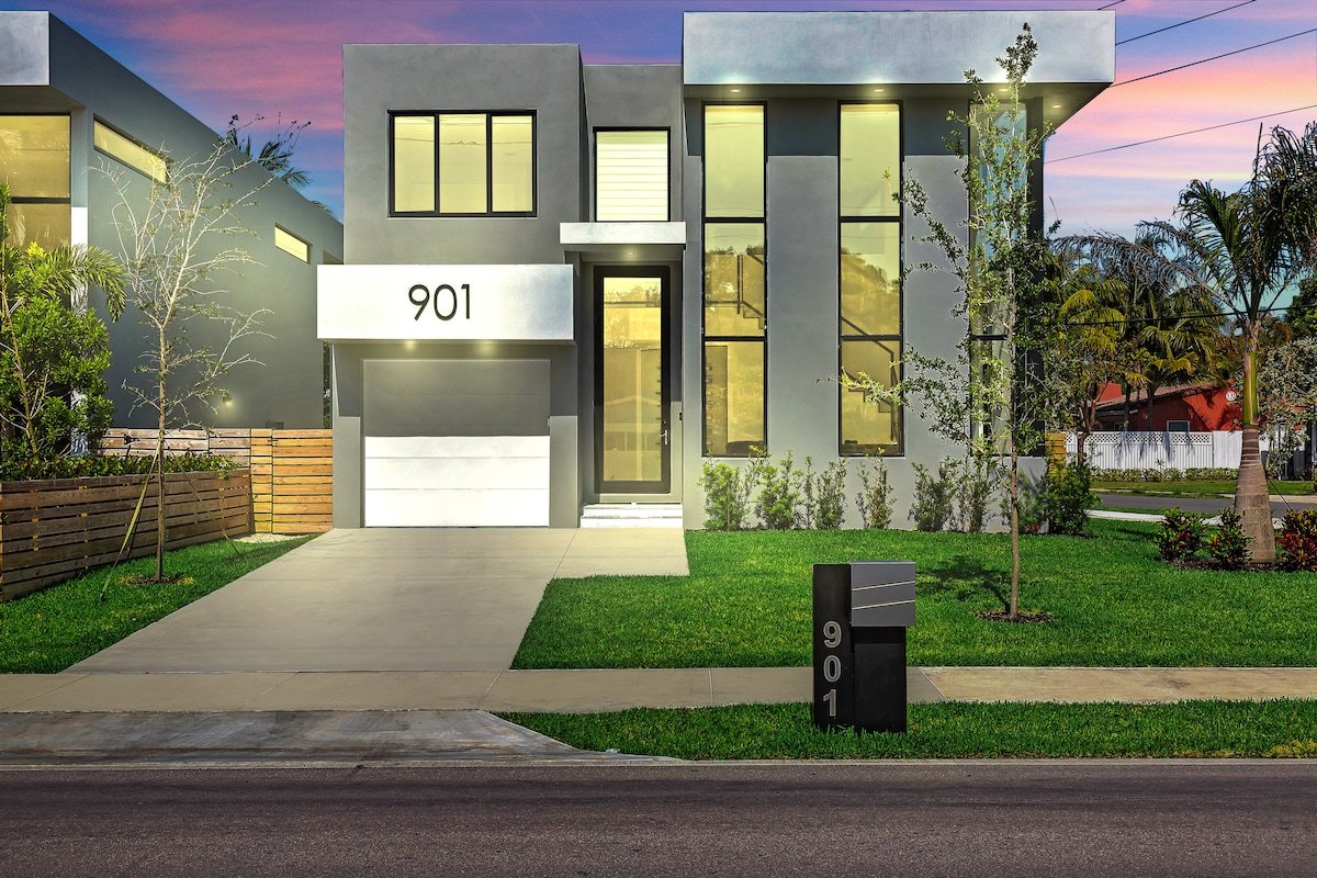 ***VillaPlaya brand new home, modern style resort! gallery image 3