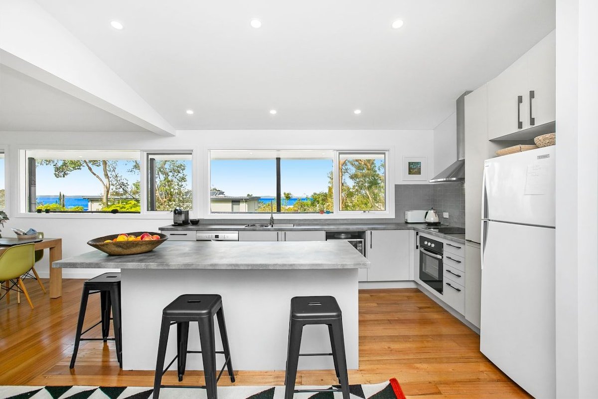 Evans Beach Retreat gallery image 4