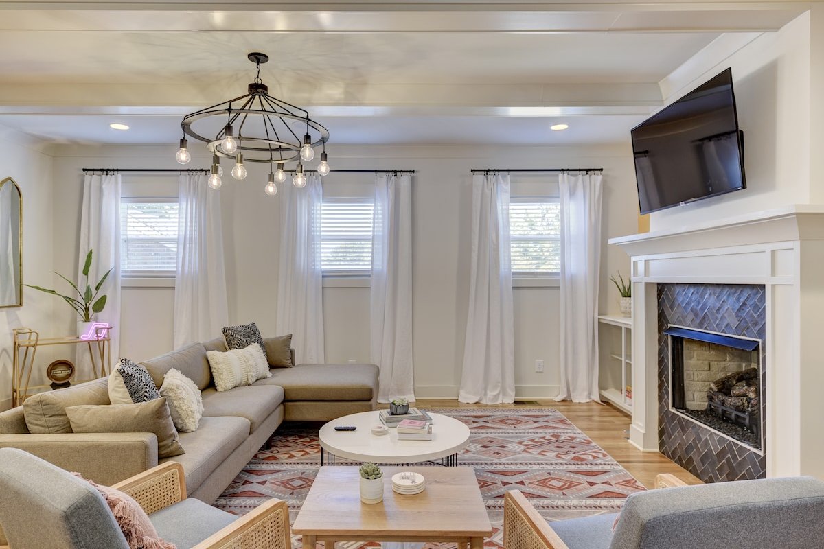 East Nashville Charmer – The Dolly Llama gallery image 2