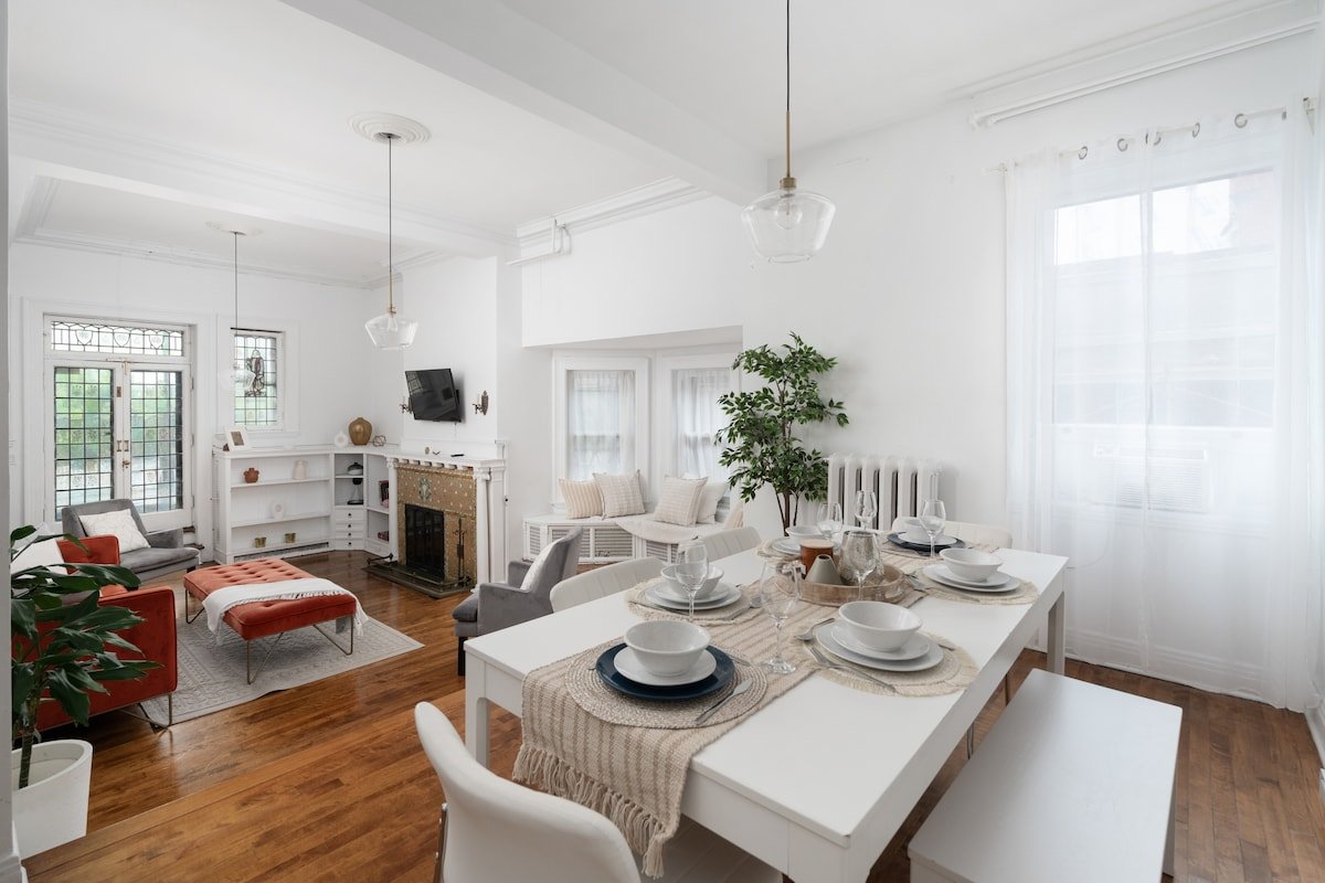 Beautiful 3 Bedroom Apartment – Downtown Montreal gallery image 3