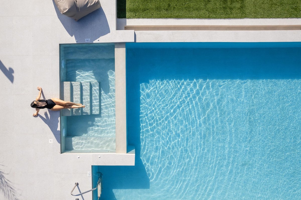 Short Walk to Beach, 2 Villas for Groups/Families! gallery image 3