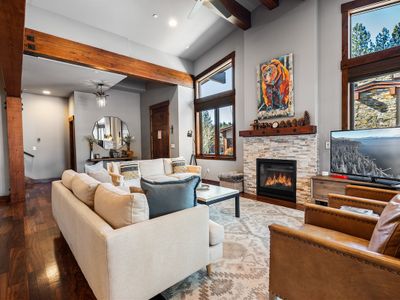 Modern Townhome with 3 King Suites, Near Northstar