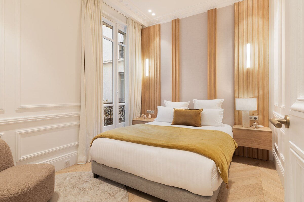 A Sublime 2-BR/2BA with Services in Champs-Elysées gallery image 3