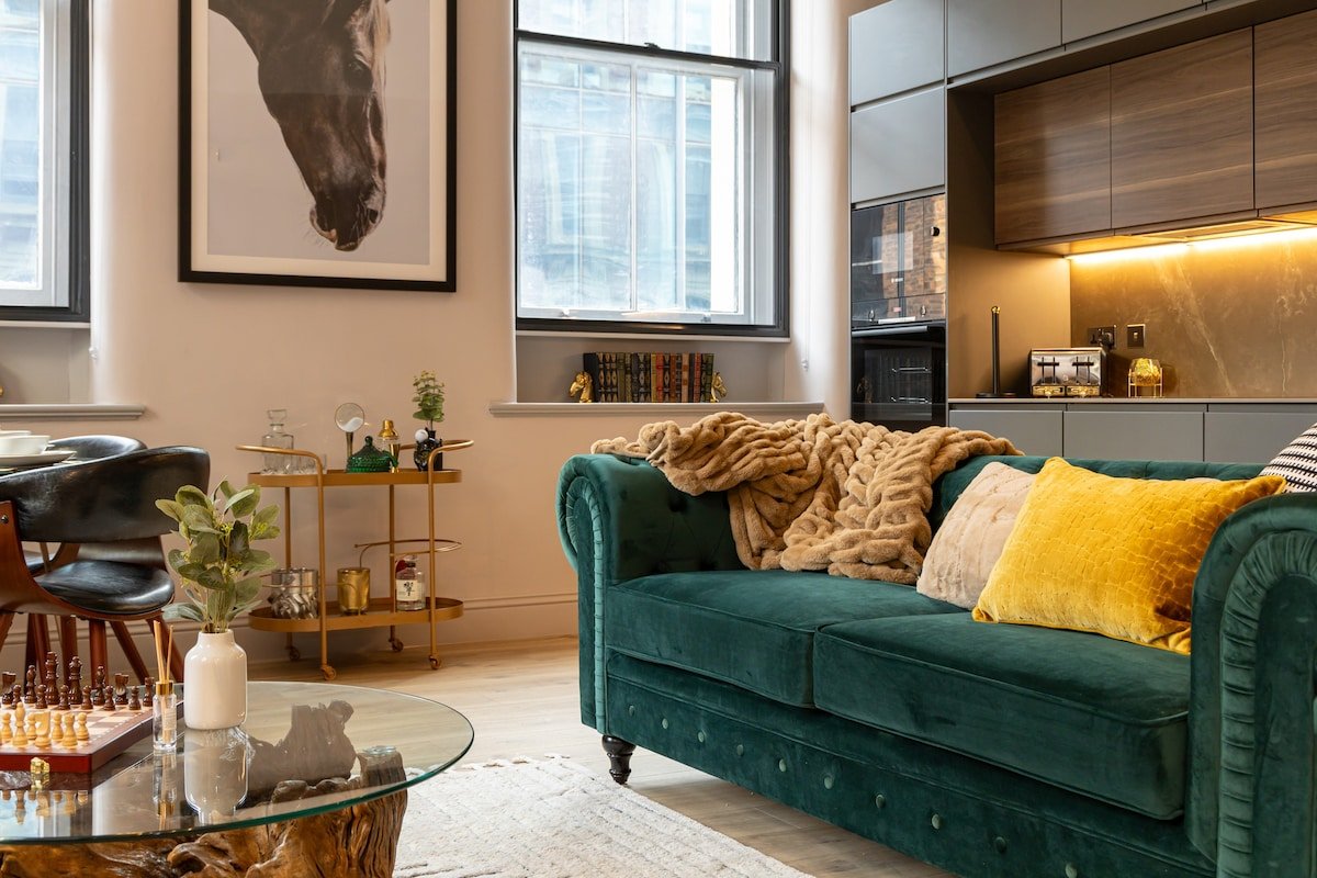 Elegant & Luxurious | Central Chinatown Residence