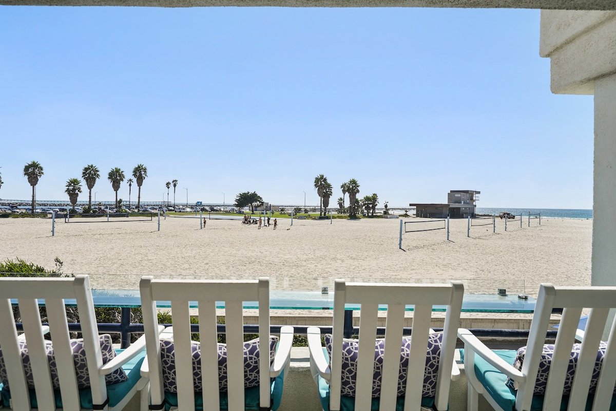 Oceanfront Condo w/ Outdoor Deck & Ocean Views gallery image 2