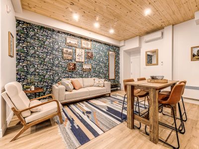 North House Historic Two Bedroom Facing Parliament