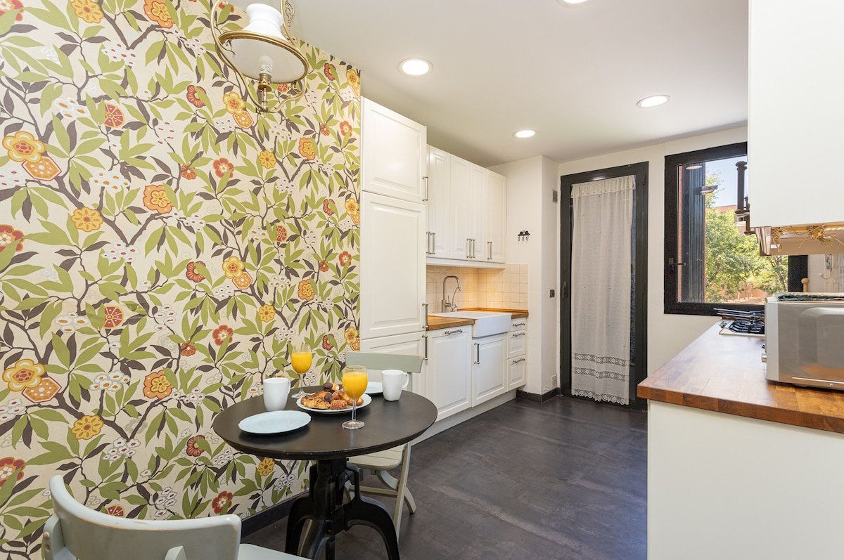 Family flat next to Born & beach with Parking gallery image 5