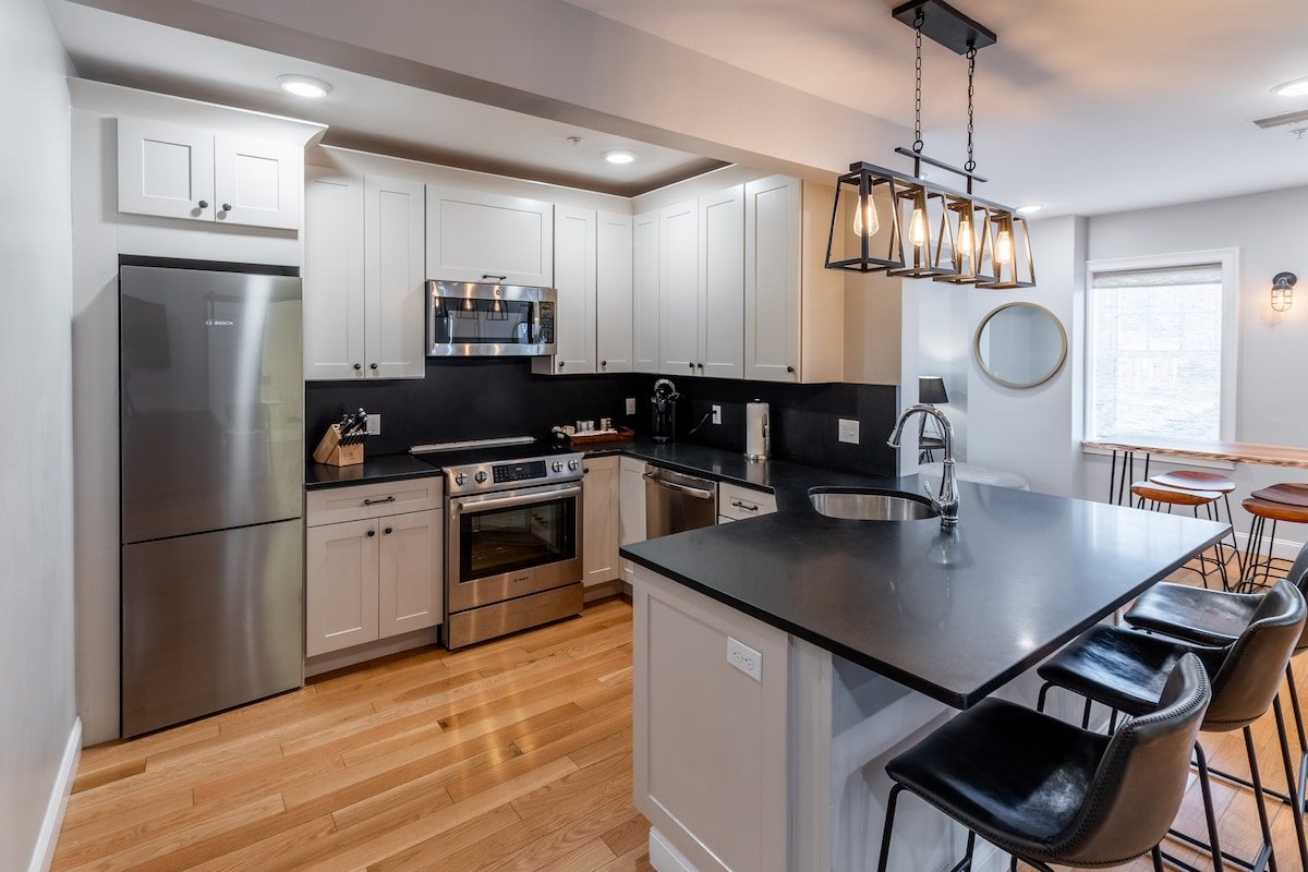 3 Beautiful Bedrooms and Open Living Area gallery image 5