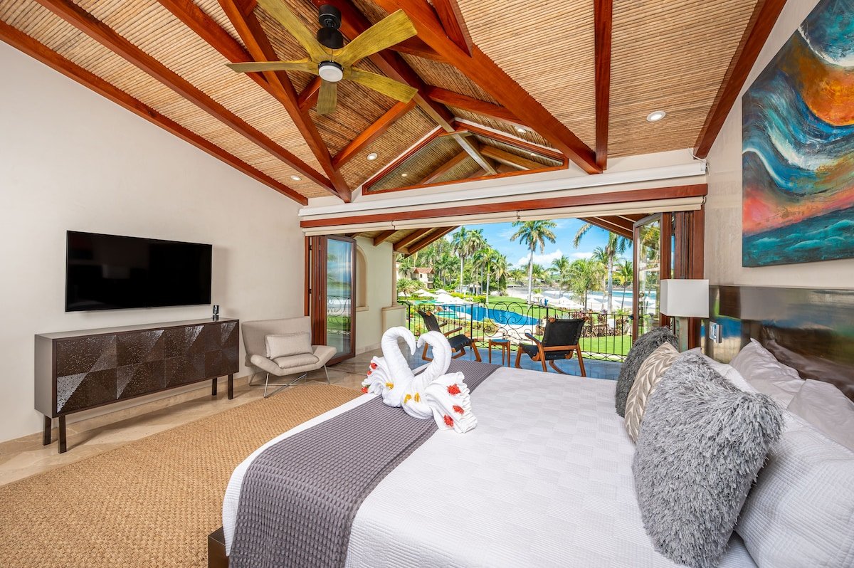 5 star luxury newly renovated villa on beachfront gallery image 3