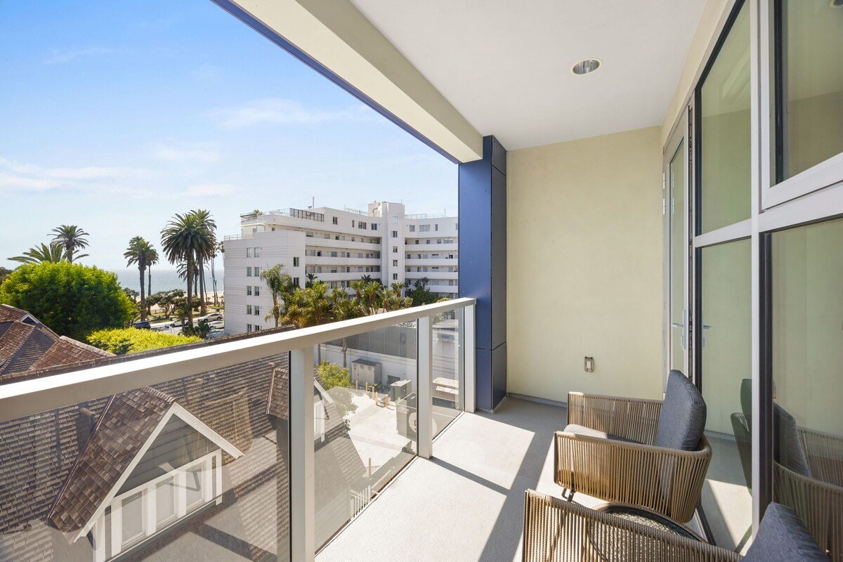 The Sea Glass Gem| Direct Beach View Full Ocean gallery image 4