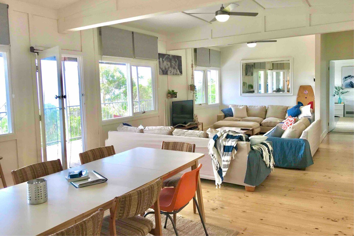 Treehouse Beach Retreat•180° Water Views•Amaz’gLoc gallery image 4