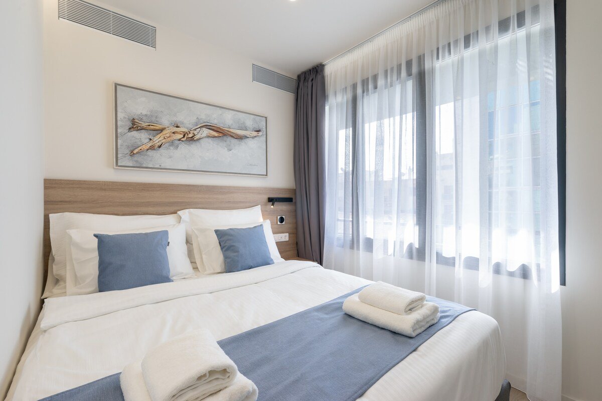 Superior 2BD apartment, balcony & Areos Park view gallery image 5