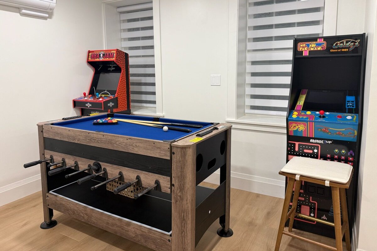 Harvard MIT Lux | Game Room + Parking + Subway gallery image 5