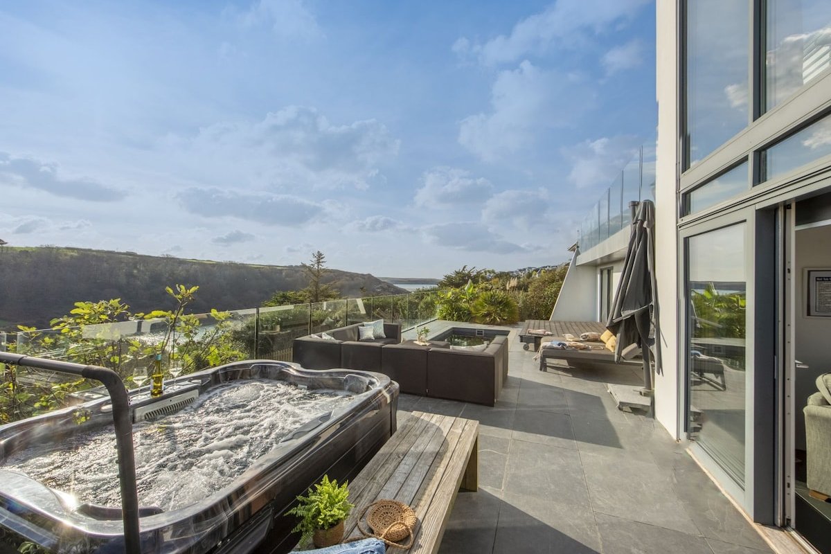 Treheyl, Pentire- Pet Friendly, Hot Tub & Pool