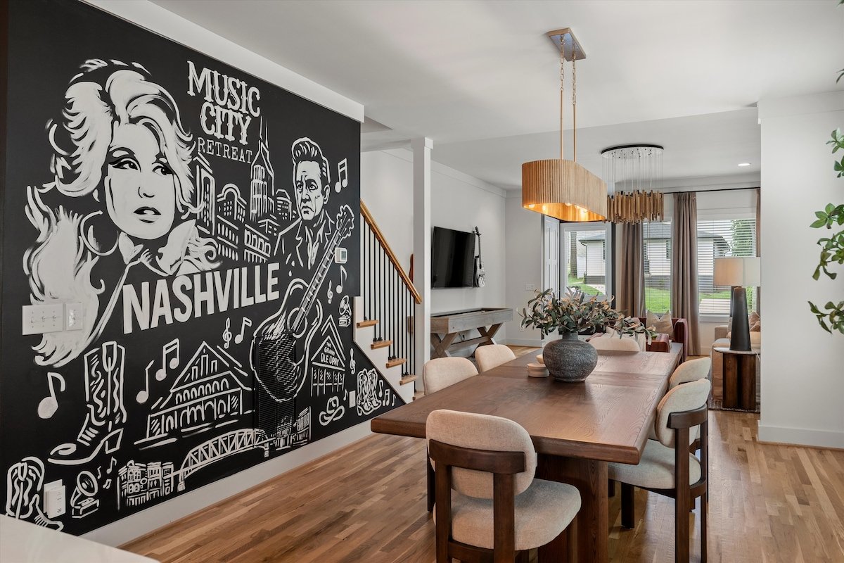 New Stunning 4BR | Mural • Rooftop • Shuffleboard gallery image 3