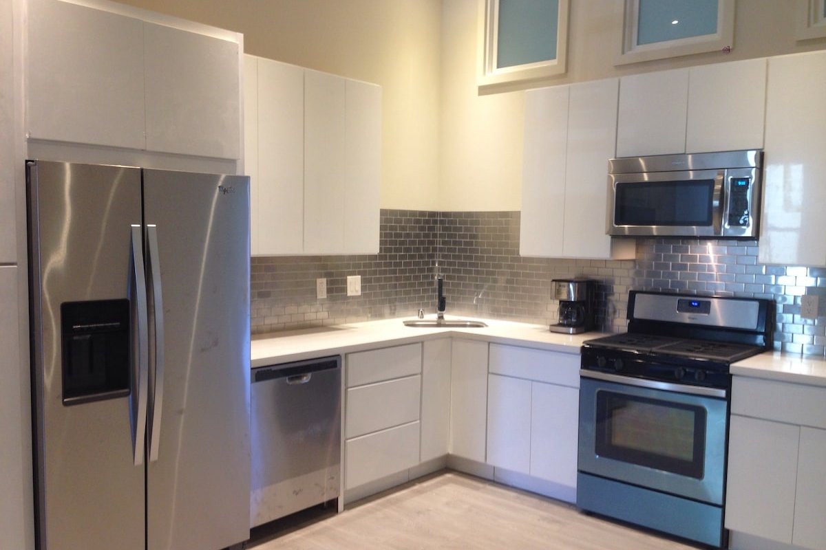 Ultra Modern Home in Central SF Location gallery image 2