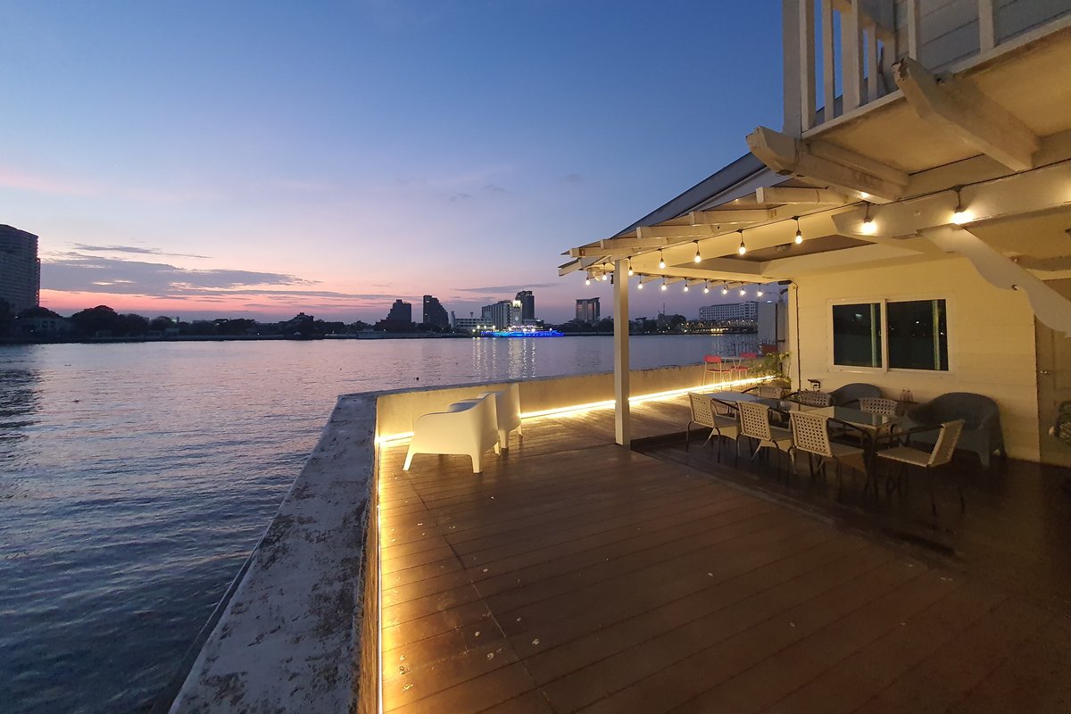 Riverfront house for rent/Chao phraya river house