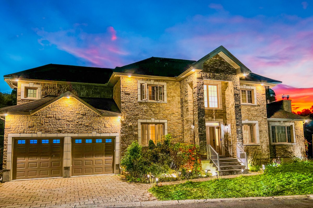 Luxury Mansion W/Hot Tub, Pool Table & 10 Beds!